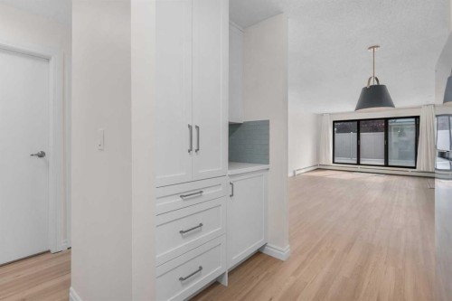 202-611 67 Avenue Sw, Calgary, AB - Indoor Photo Showing Other Room