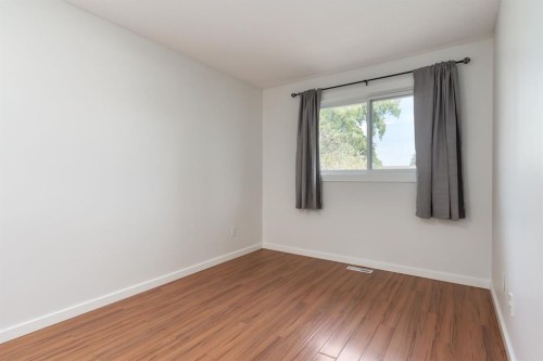 207 Whiteview Bay Ne, Calgary, AB - Indoor Photo Showing Other Room