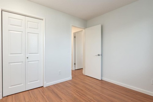 207 Whiteview Bay Ne, Calgary, AB - Indoor Photo Showing Other Room