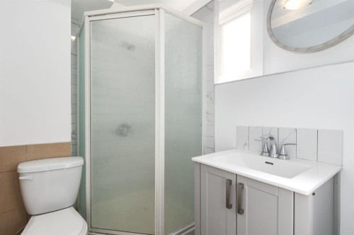 207 Whiteview Bay Ne, Calgary, AB - Indoor Photo Showing Bathroom