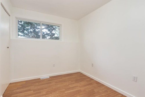 207 Whiteview Bay Ne, Calgary, AB - Indoor Photo Showing Other Room