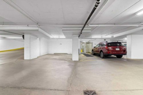 1505-433 11 Avenue Se, Calgary, AB - Indoor Photo Showing Garage
