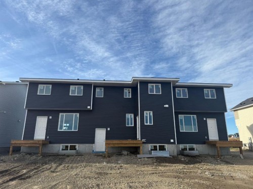 1927 1929 1931 Mccaskill Drive, Crossfield, AB - Outdoor