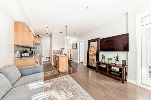 214-2 Hemlock Crescent Sw, Calgary, AB - Indoor Photo Showing Living Room