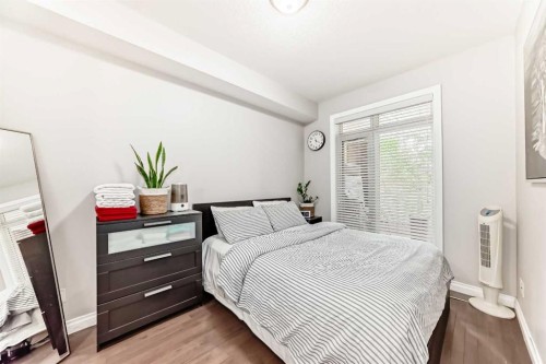 214-2 Hemlock Crescent Sw, Calgary, AB - Indoor Photo Showing Bedroom