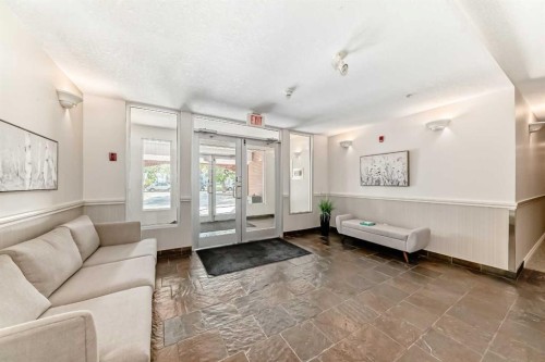 214-2 Hemlock Crescent Sw, Calgary, AB - Indoor