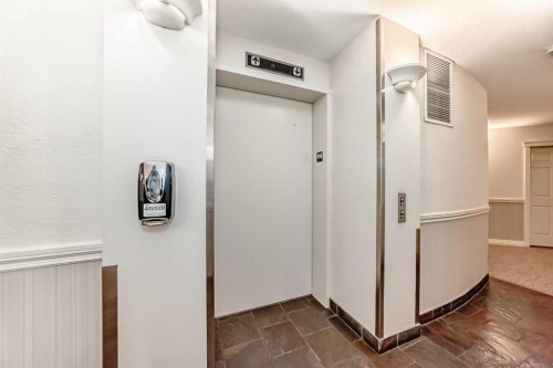 214-2 Hemlock Crescent Sw, Calgary, AB - Indoor