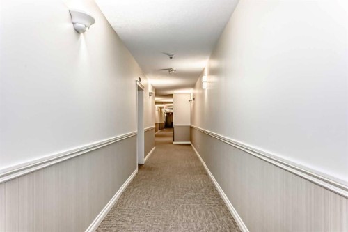 214-2 Hemlock Crescent Sw, Calgary, AB - Indoor Photo Showing Other Room