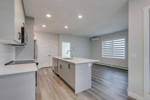 113-55 Wolf Hollow Crescent Se, Calgary, AB - Indoor Photo Showing Kitchen