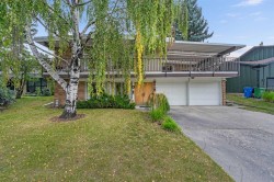 10 Varsville Place NW Calgary, AB T3A 0A8