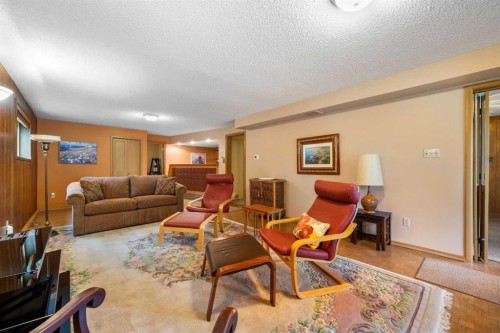 10 Varsville Place Nw, Calgary, AB - Indoor Photo Showing Living Room