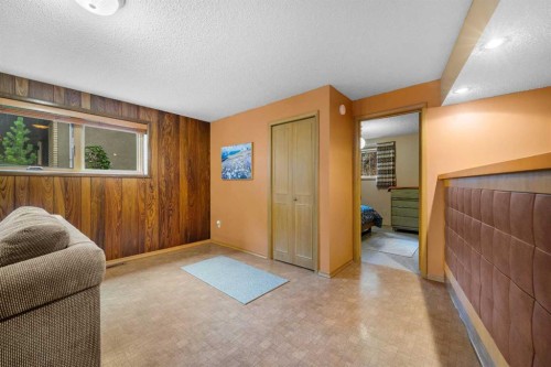 10 Varsville Place Nw, Calgary, AB - Indoor Photo Showing Other Room