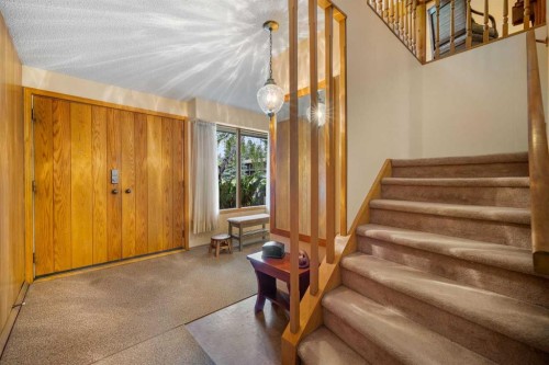 10 Varsville Place Nw, Calgary, AB - Indoor Photo Showing Other Room