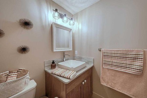 1233-151 Country Village Road Ne, Calgary, AB - Indoor Photo Showing Bathroom