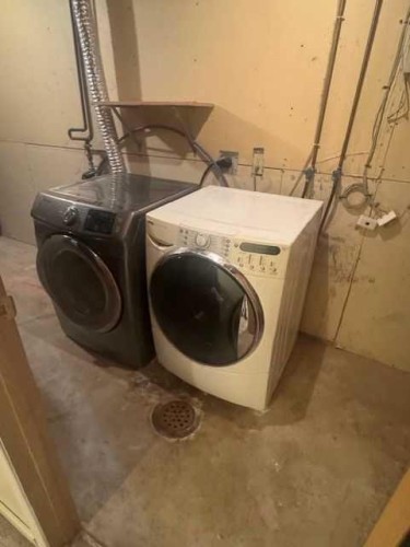 8007 Ranchview Drive Nw, Calgary, AB - Indoor Photo Showing Laundry Room