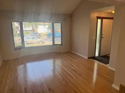 8007 Ranchview Drive Nw, Calgary, AB - Indoor Photo Showing Other Room