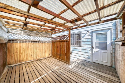 1201 53B Street Se, Calgary, AB - Indoor Photo Showing Other Room