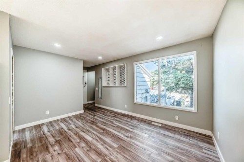 1201 53B Street Se, Calgary, AB - Indoor Photo Showing Other Room