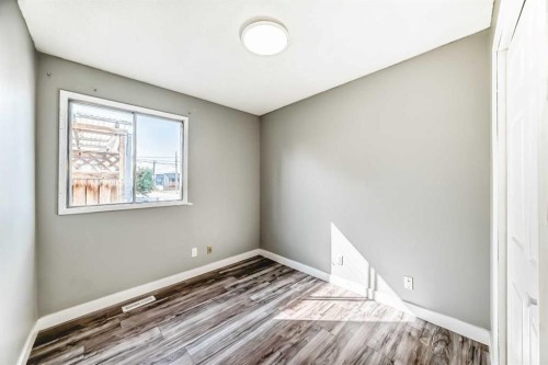 1201 53B Street Se, Calgary, AB - Indoor Photo Showing Other Room