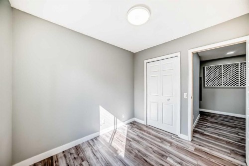 1201 53B Street Se, Calgary, AB - Indoor Photo Showing Other Room