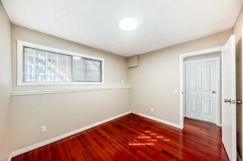 1201 53B Street Se, Calgary, AB - Indoor Photo Showing Other Room