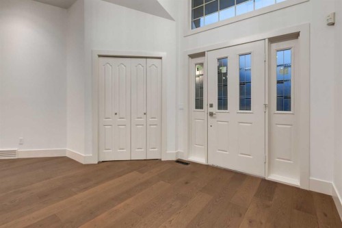 2964 Signal Hill Drive Sw, Calgary, AB - Indoor Photo Showing Other Room