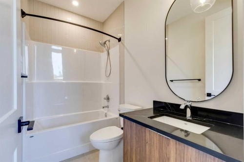 2309 21 Avenue Sw, Calgary, AB - Indoor Photo Showing Bathroom