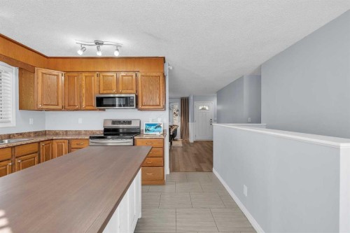 1318 Whitfield Avenue, Crossfield, AB - Indoor Photo Showing Kitchen