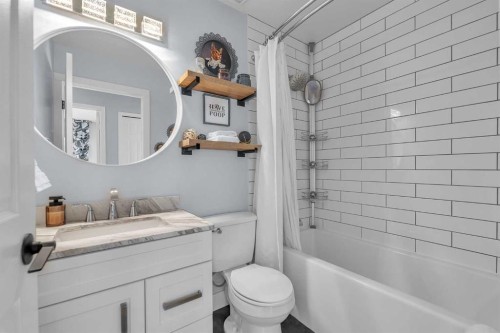 1318 Whitfield Avenue, Crossfield, AB - Indoor Photo Showing Bathroom