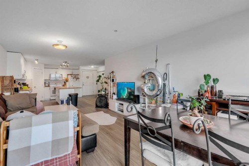 302-1724 26 Avenue Sw, Calgary, AB - Indoor Photo Showing Other Room