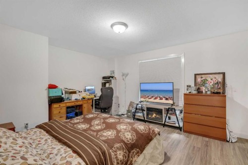 302-1724 26 Avenue Sw, Calgary, AB - Indoor Photo Showing Bedroom