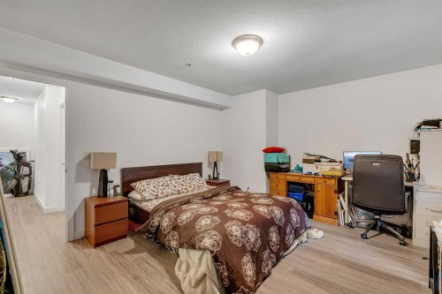 302-1724 26 Avenue Sw, Calgary, AB - Indoor Photo Showing Bedroom