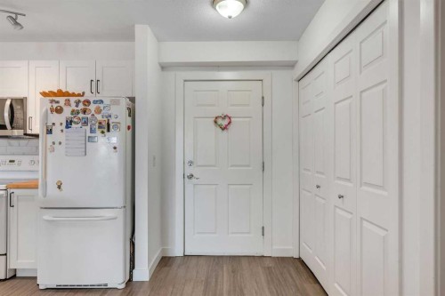 302-1724 26 Avenue Sw, Calgary, AB - Indoor