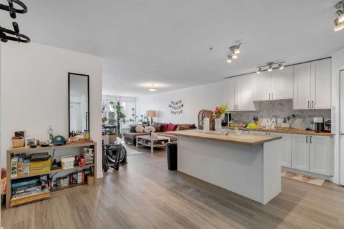 302-1724 26 Avenue Sw, Calgary, AB - Indoor Photo Showing Kitchen