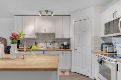 302-1724 26 Avenue Sw, Calgary, AB - Indoor Photo Showing Kitchen