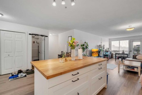 302-1724 26 Avenue Sw, Calgary, AB - Indoor