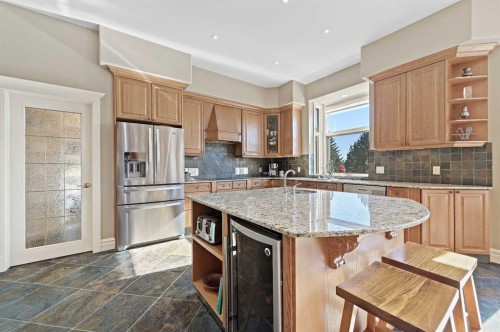 1 Pinehurst Drive, Heritage Pointe, AB - Indoor Photo Showing Kitchen
