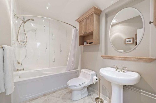 1 Pinehurst Drive, Heritage Pointe, AB - Indoor Photo Showing Bathroom