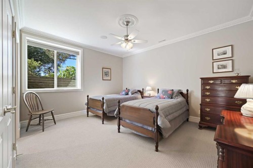 1 Pinehurst Drive, Heritage Pointe, AB - Indoor Photo Showing Bedroom