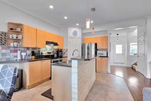 175 Evansmeade Common Nw, Calgary, AB - Indoor Photo Showing Kitchen