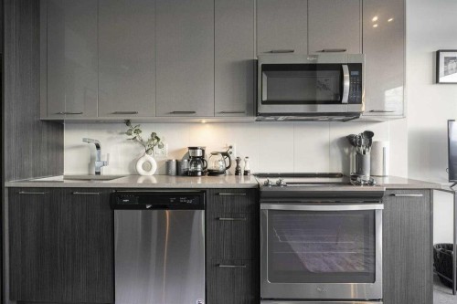 1307-624 8 Avenue Se, Calgary, AB - Indoor Photo Showing Kitchen With Upgraded Kitchen