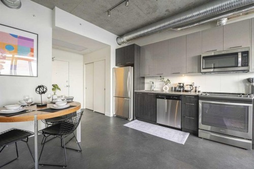 1307-624 8 Avenue Se, Calgary, AB - Indoor Photo Showing Kitchen With Upgraded Kitchen