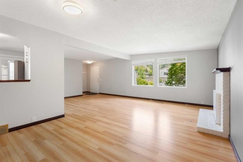 703 130 Avenue Sw, Calgary, AB - Indoor