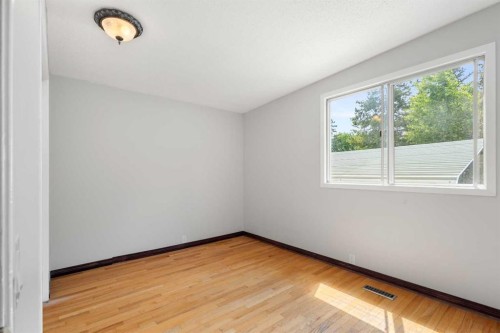 703 130 Avenue Sw, Calgary, AB - Indoor Photo Showing Other Room