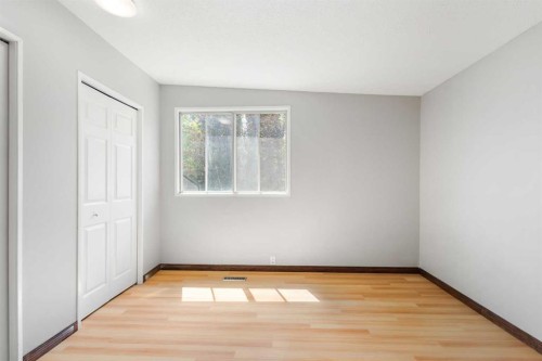 703 130 Avenue Sw, Calgary, AB - Indoor Photo Showing Other Room