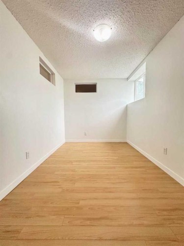 703 130 Avenue Sw, Calgary, AB - Indoor Photo Showing Other Room