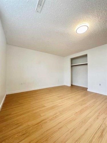 703 130 Avenue Sw, Calgary, AB - Indoor Photo Showing Other Room