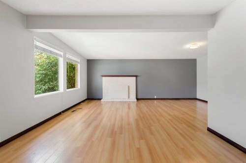 703 130 Avenue Sw, Calgary, AB - Indoor Photo Showing Other Room