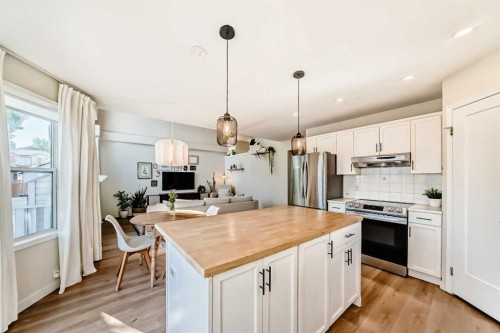 132 Hidden Valley Crescent Nw, Calgary, AB - Indoor Photo Showing Kitchen