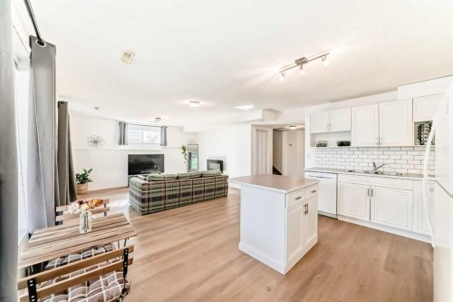 132 Hidden Valley Crescent Nw, Calgary, AB - Indoor Photo Showing Kitchen